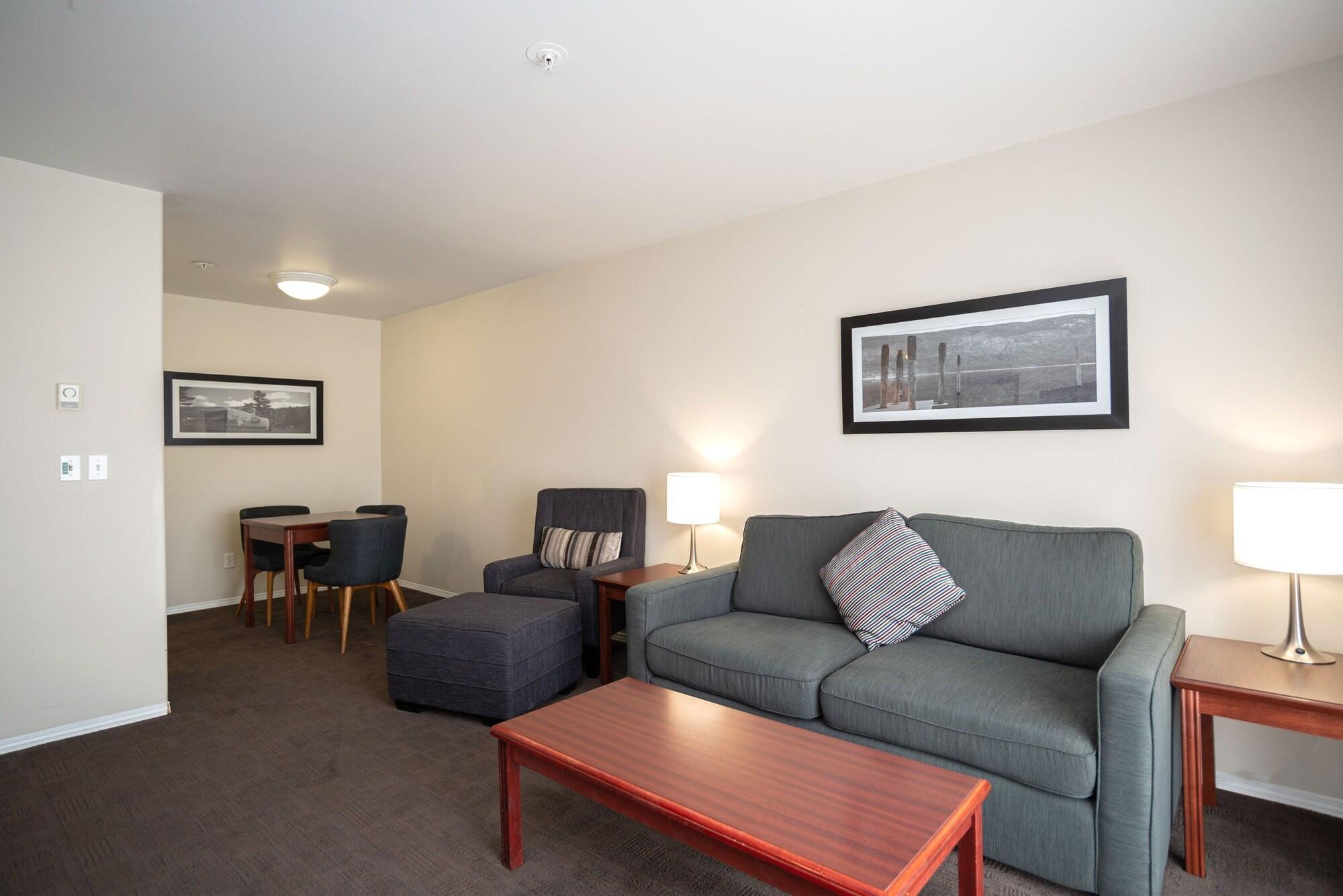 Sandman Hotel & Suites וויליאמס לייק מראה חיצוני תמונה