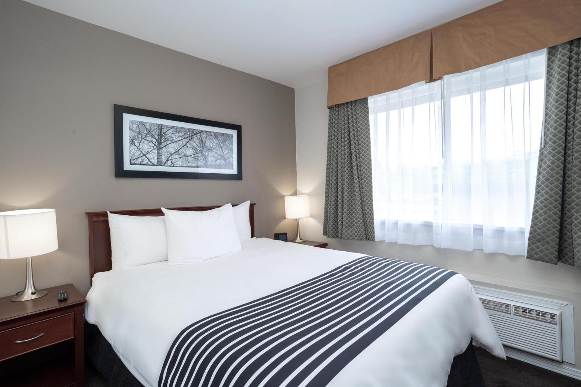 Sandman Hotel & Suites וויליאמס לייק מראה חיצוני תמונה