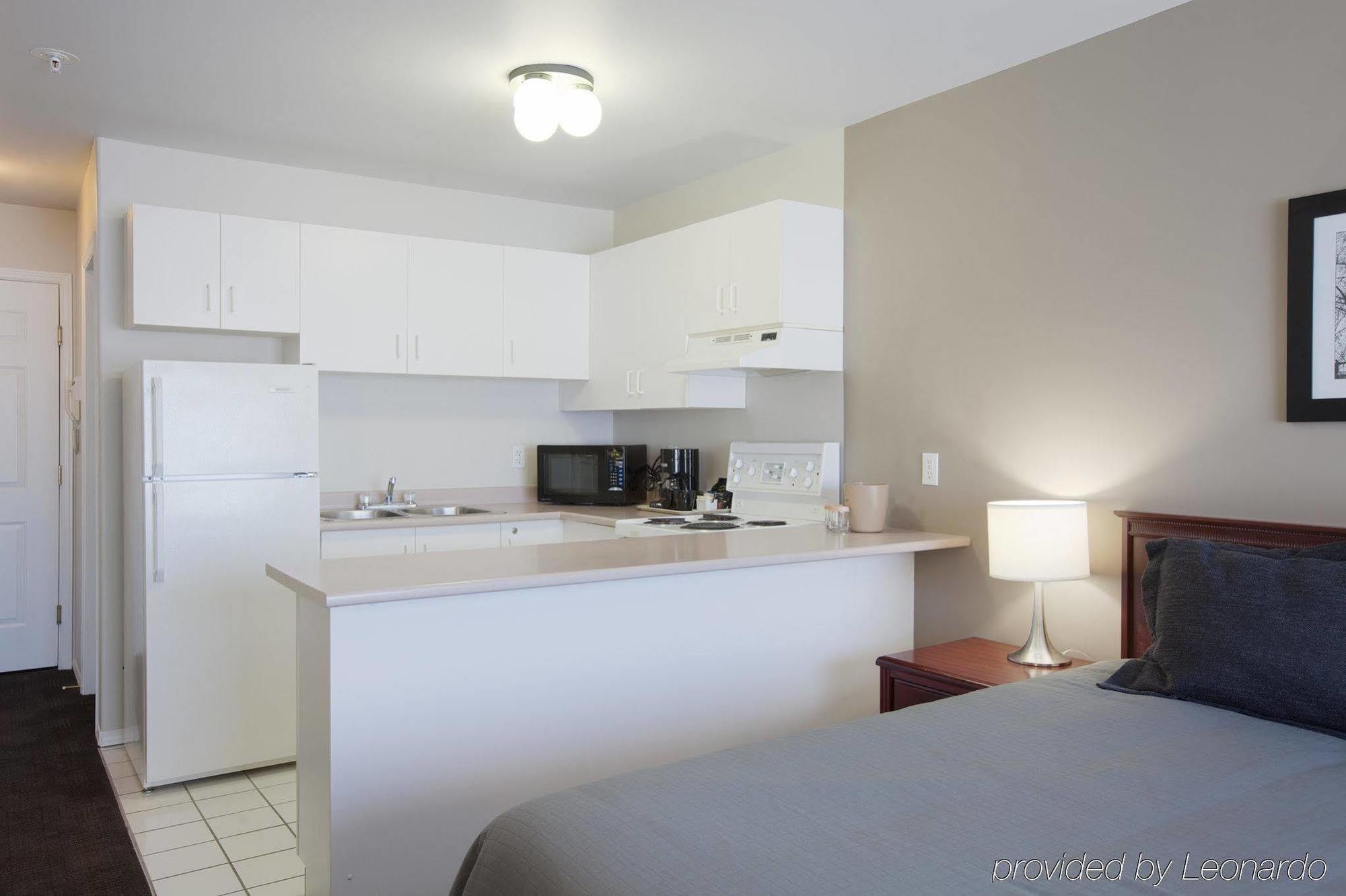 Sandman Hotel & Suites וויליאמס לייק מראה חיצוני תמונה
